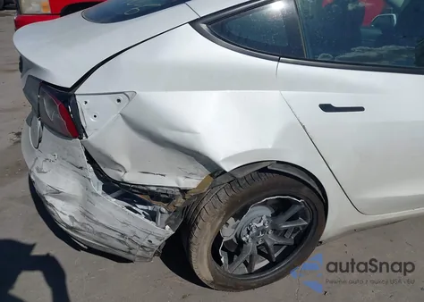 2021 Tesla Model 3 Long Range Dual Motor All-Wheel Drive z USA, uszkodzony, nr VIN 5YJ3E1EB2MF872377